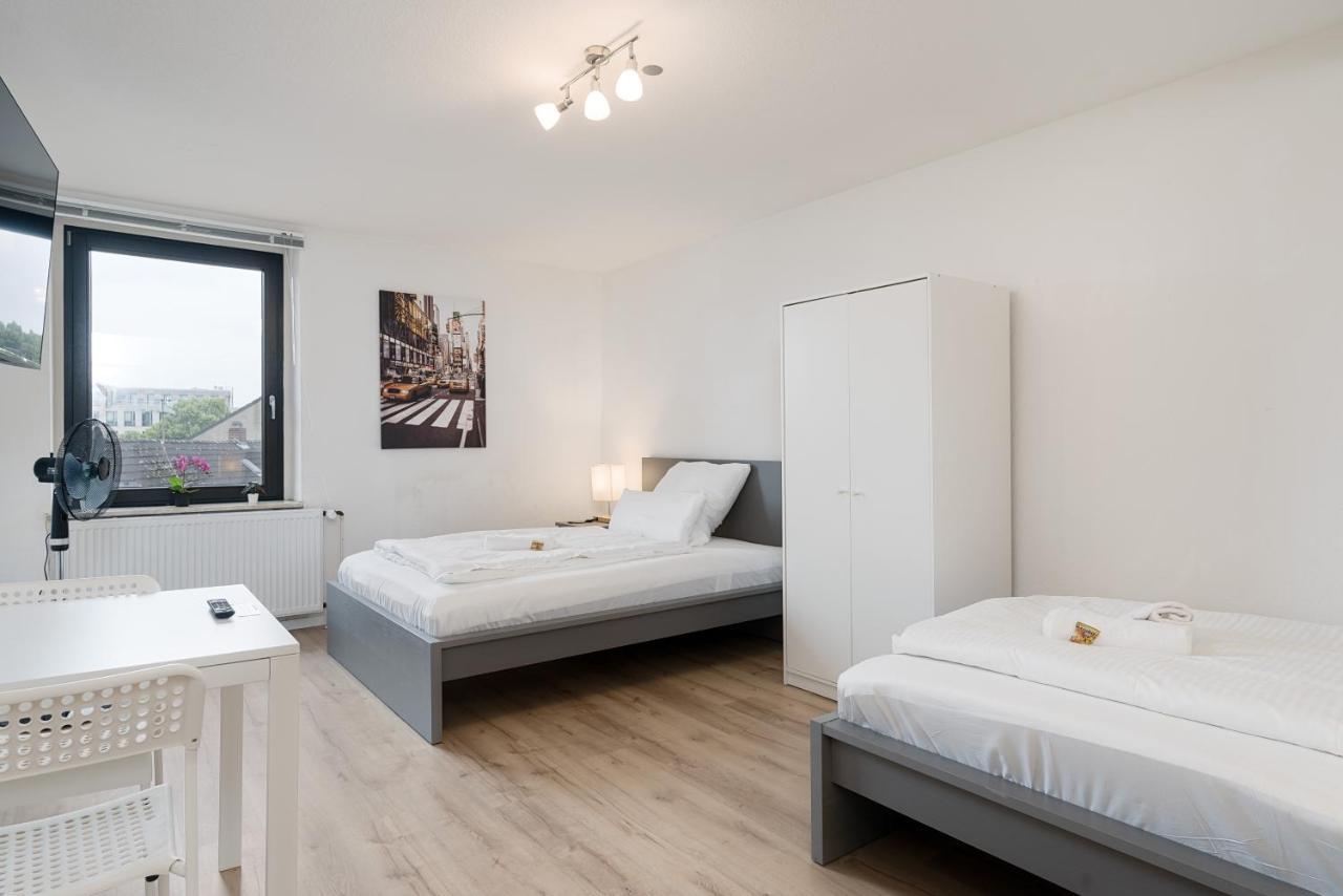 Einfach Aber Sehr Komfortabel - Wohnung Fuer 6 Personen - 2Xwc - Grupen, Messe, Monteure, Studenten - Voll Ausgestattet - 6 Betten 140X200Cm Hochwertig, 3 Smart-Tv 55 Zoll Netflix, 1000 Mbit Wlan, Voll Ausgestattete Kueche دوسبرغ المظهر الخارجي الصورة